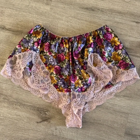 Vintage Oscar de la Renta Panties Size 7 Floral and Lace Union Made USA - Picture 2 of 9